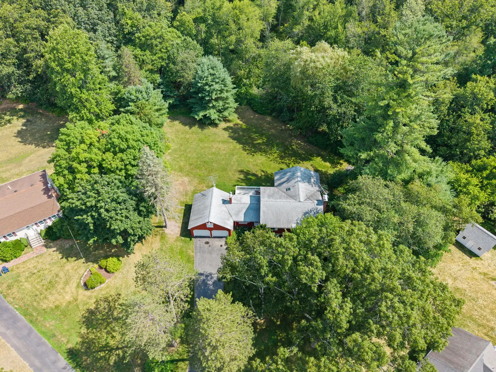 Overhead drone view of a property on Mercury Cir in Andover, MA