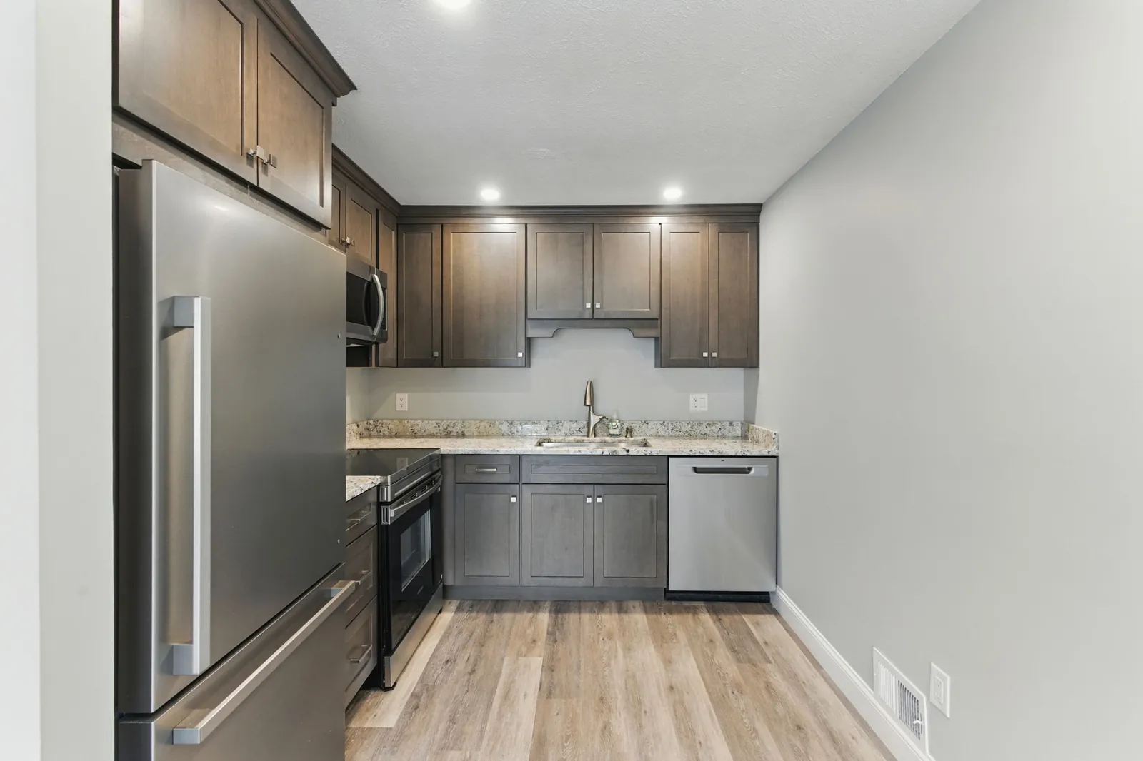 Modern kitchen in a mill-building condo in Chelmsford, MA